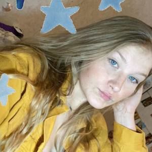 Meet your Posher, Chloe